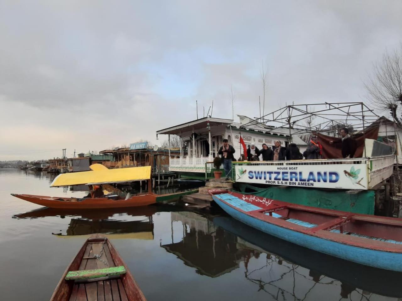 S Group Of Houseboat Hotell Srīnagar Exteriör bild